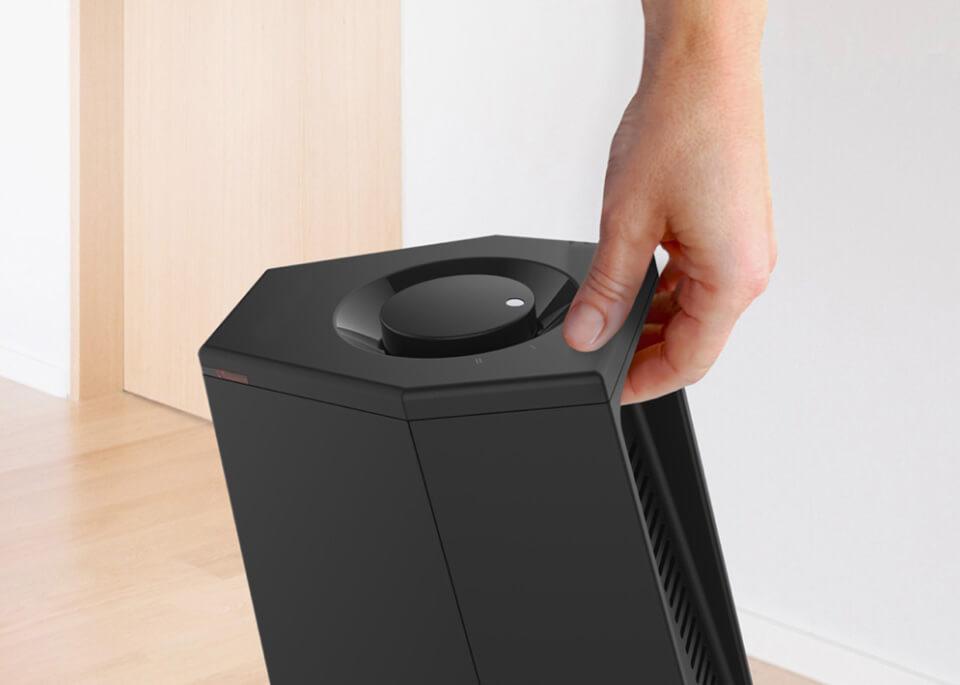 A Person holding the Rise 12H by its integrated handle.