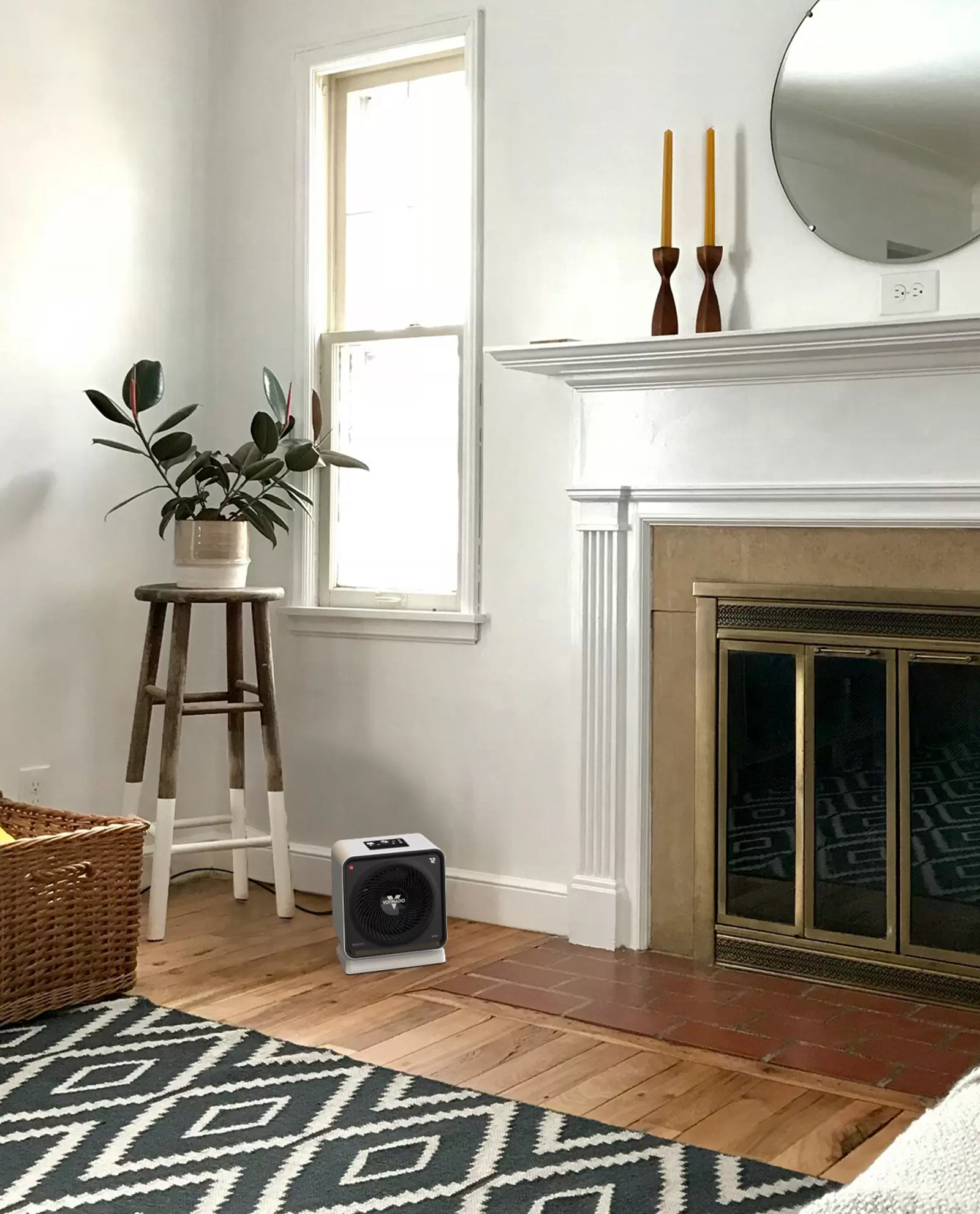 Velocity Cube 5 OSC+ Ice White Lifestyle Web Images